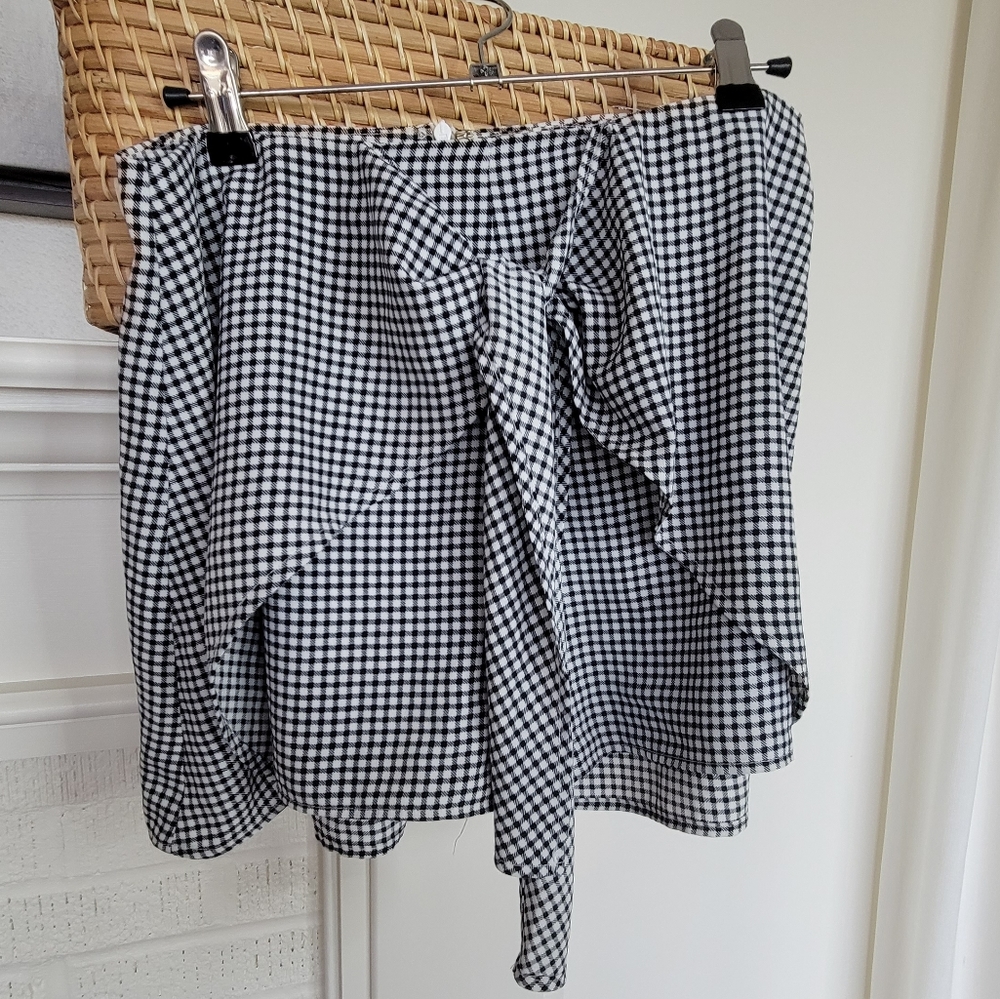 Storia Black and White Gingham Shorts With Tie Detail Women's Size Medium